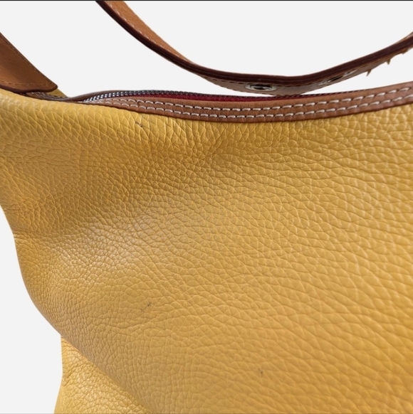 Dooney‎ and Bourke yellow pebbled leather hobo bag flaws 2010s Preppy Dopamine - Picture 7 of 8